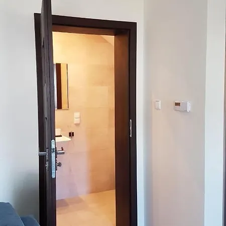 Marynarki Wojennej, Apartment *